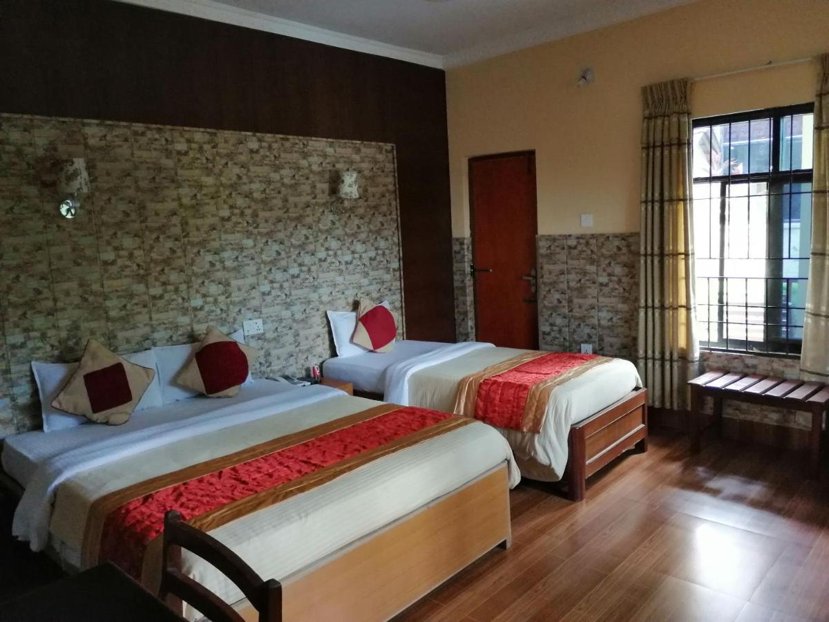 Hotel Wildlife Camp Sauraha Exterior photo