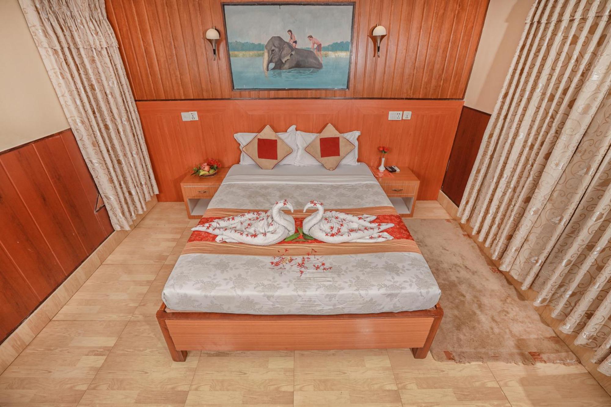Hotel Wildlife Camp Sauraha Exterior photo
