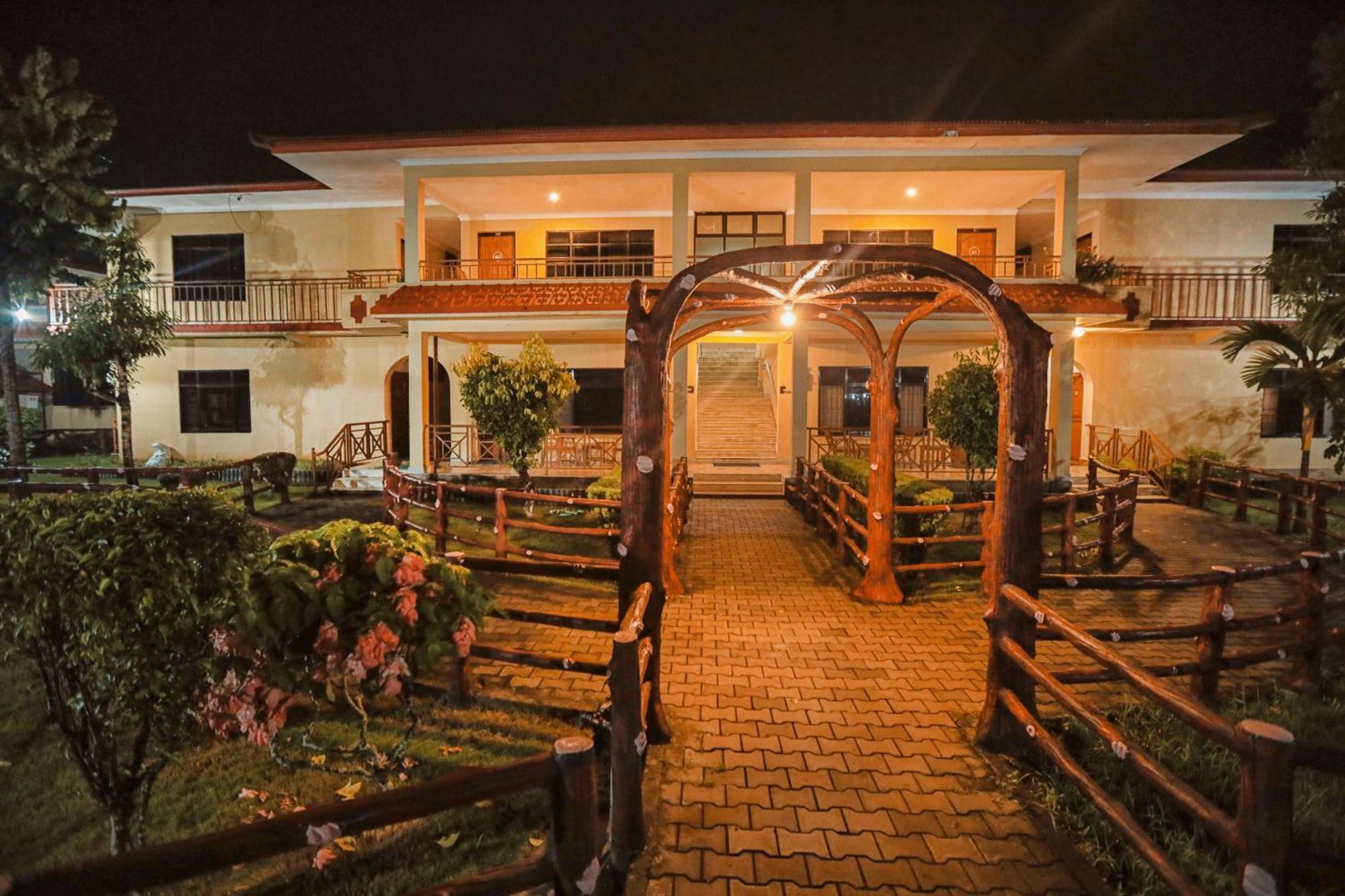 Hotel Wildlife Camp Sauraha Exterior photo