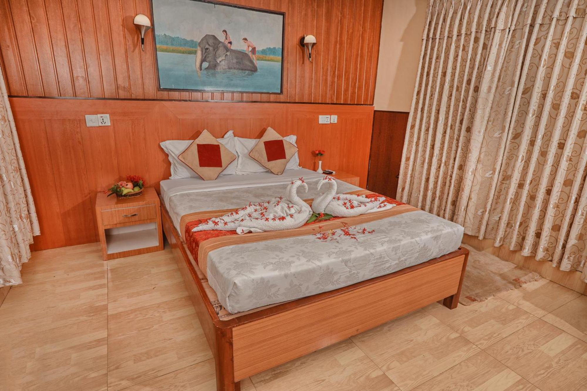 Hotel Wildlife Camp Sauraha Exterior photo