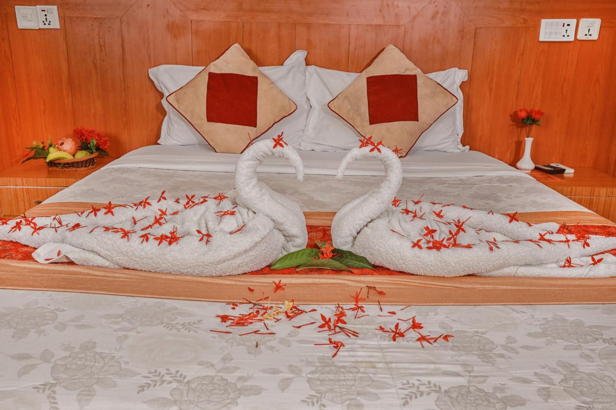 Hotel Wildlife Camp Sauraha Exterior photo
