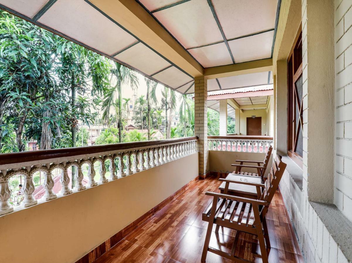 Hotel Wildlife Camp Sauraha Exterior photo