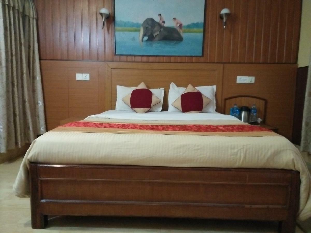Hotel Wildlife Camp Sauraha Exterior photo