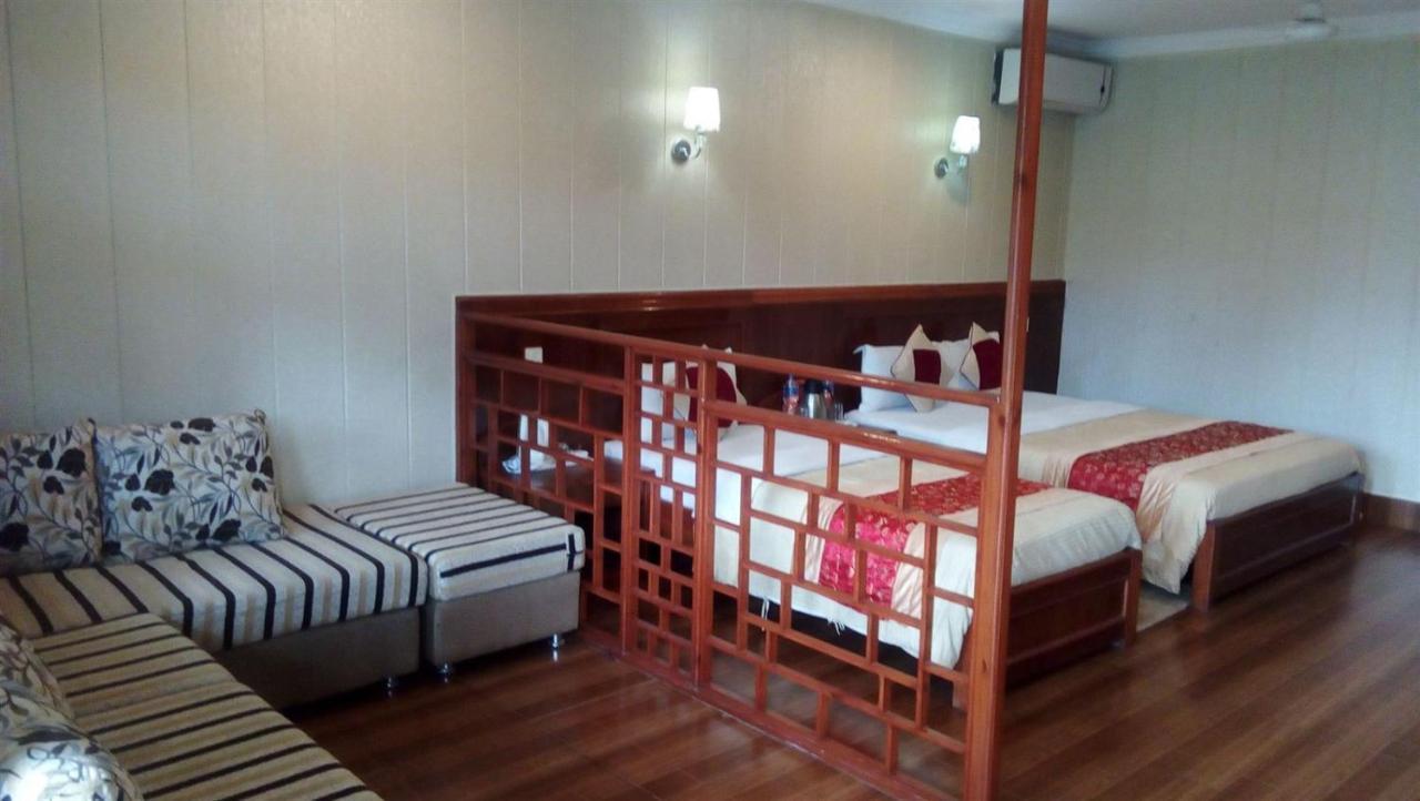 Hotel Wildlife Camp Sauraha Exterior photo